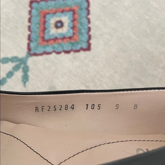 Salvatore Ferragamo Varina Flats - Picture 9 of 10